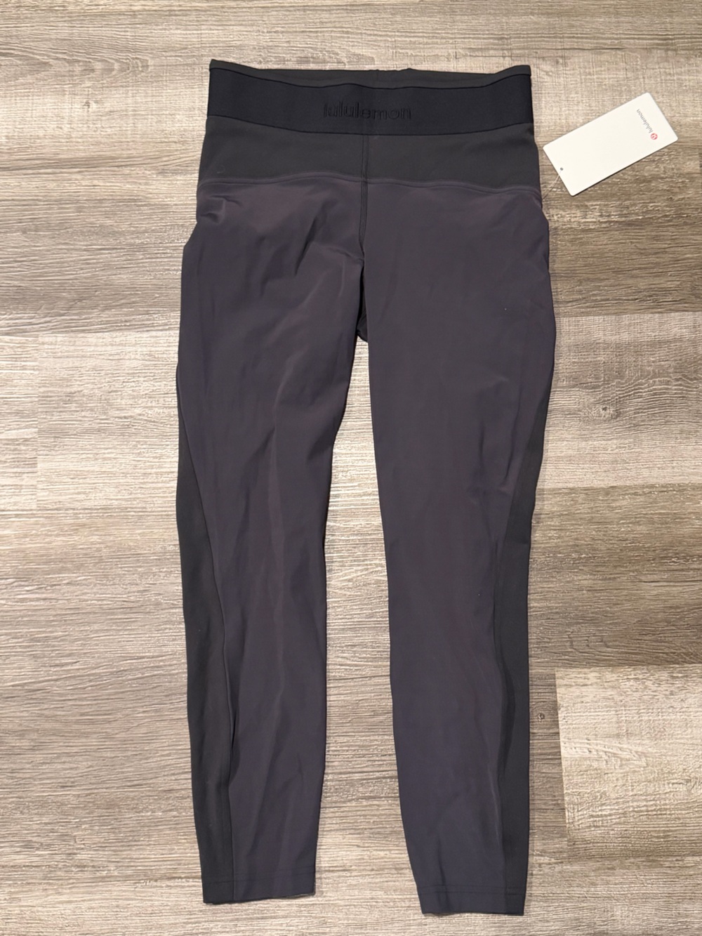 NWT lululemon athletica License to Train legging - size 8, 25" length